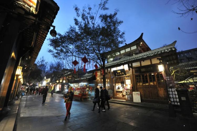 成都读大学怎么样,去成都读大学,到底有多香(附2022年最新排行榜前十名单)