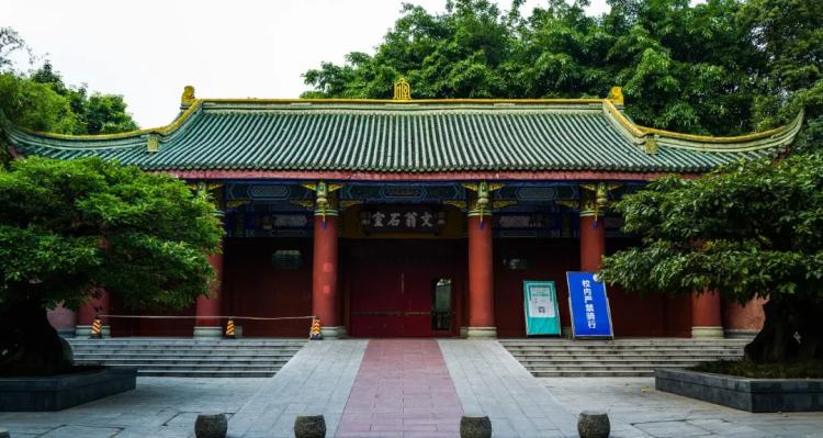 成都读大学怎么样,去成都读大学,到底有多香(附2022年最新排行榜前十名单)