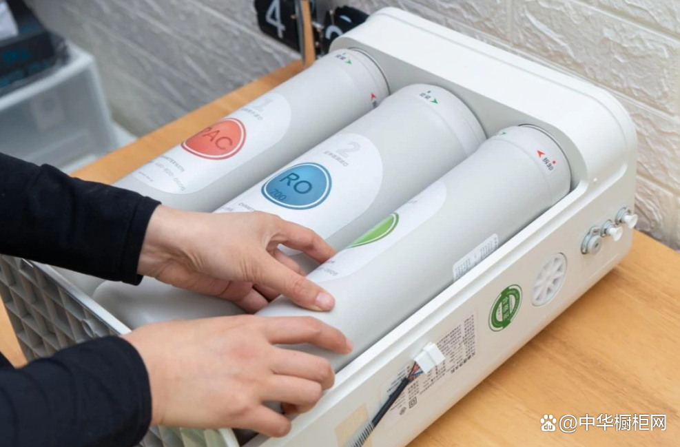 口碑最好的净水器排名,哪个牌子的净水器好?美的、沁园还是A.O.史密斯?(附2022年最新排行榜前十名单)