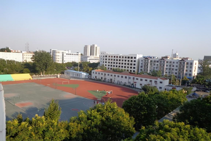 濮阳市最好的高中2022年最新排名(这五所学校人称“五小金刚”)插图2 濮阳市最好的高中2022年最新排名,这五所学校人称“五小金刚”(附2022年最新排行榜前十名单)