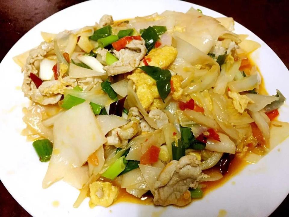 云南小吃排行榜前十名,值得推荐的10大特色美食(附2022年最新排名前十榜单)
