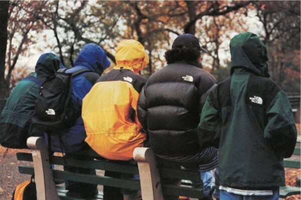 羽绒服哪个品牌经济实惠(羽绒服性价比较高的5个品牌排名榜)-1 羽绒服哪个品牌经济实惠,羽绒服性价比较高的5个品牌排名榜(附2022年最新排行榜前十名单)