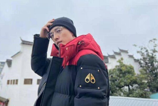 羽绒服哪个品牌经济实惠(羽绒服性价比较高的5个品牌排名榜)-1 羽绒服哪个品牌经济实惠,羽绒服性价比较高的5个品牌排名榜(附2022年最新排行榜前十名单)