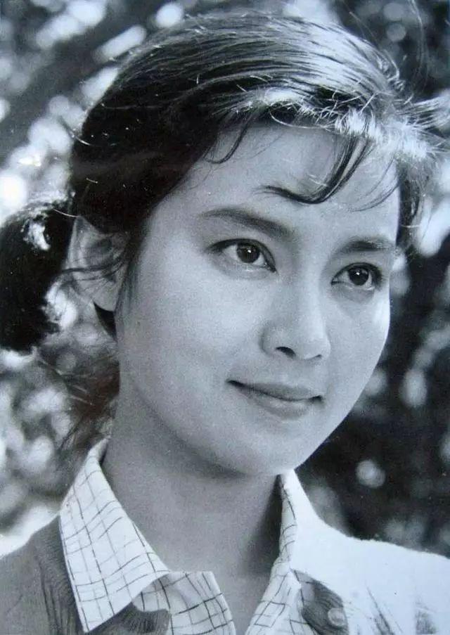 潘虹个人资料,老公是谁,60岁无儿无女的潘虹一生的经历(附2022年最新排行榜前十名单)